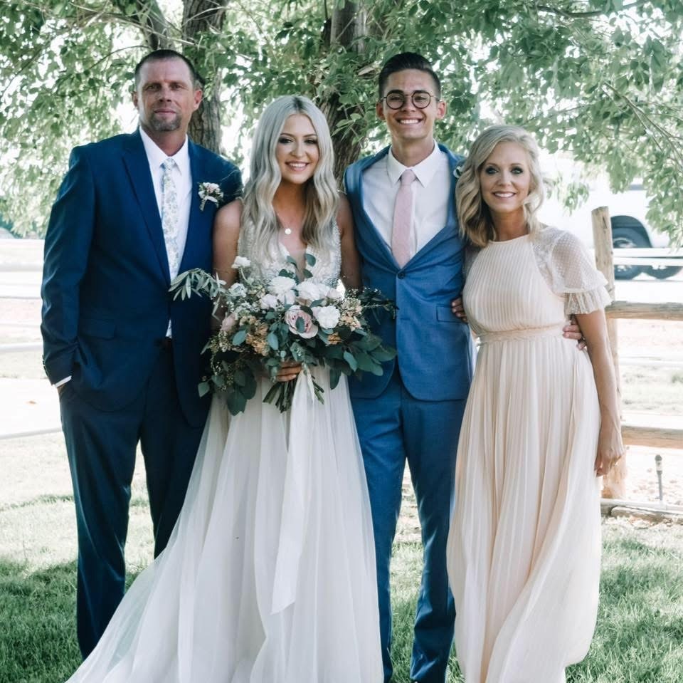 Family wedding photo